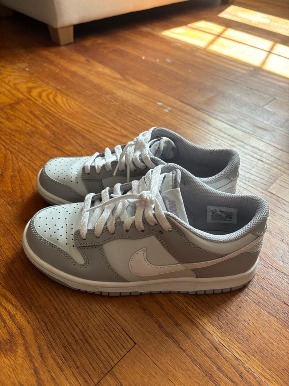 Kids 5.5y (women’s 7) wolf grey dunks - Picture 2 of 10